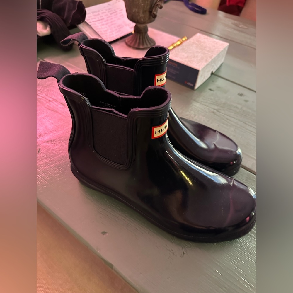 BRAND NEW NAVY HUNTER BOOTS (never worn still come in box)